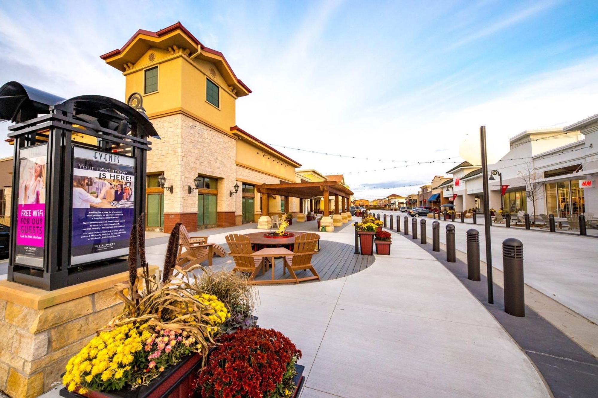 Holiday Inn Hotel & Suites Maple Grove Northwest Minneapolis-Arbor Lakes, An Ihg Hotel Exterior photo