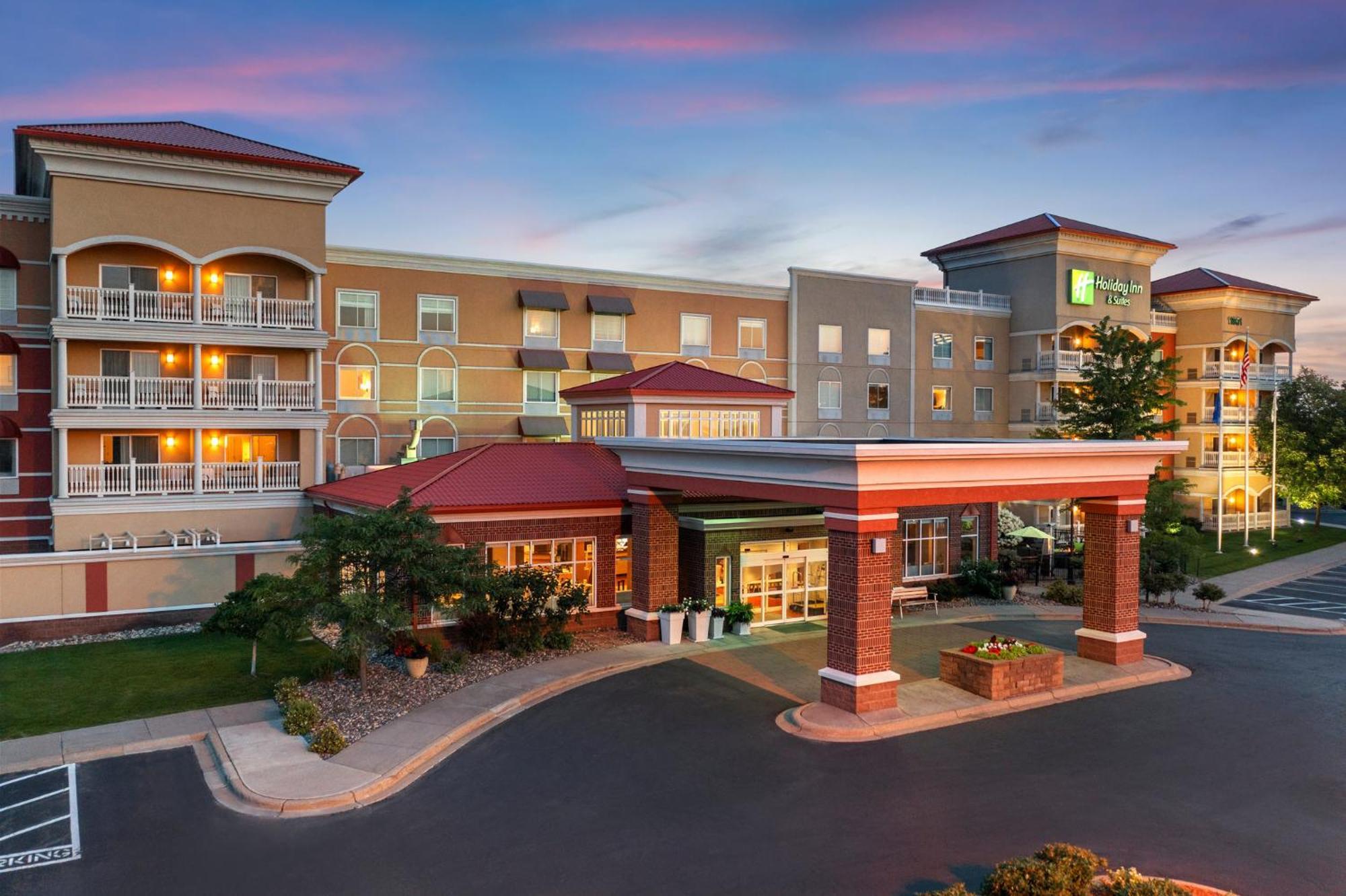 Holiday Inn Hotel & Suites Maple Grove Northwest Minneapolis-Arbor Lakes, An Ihg Hotel Exterior photo