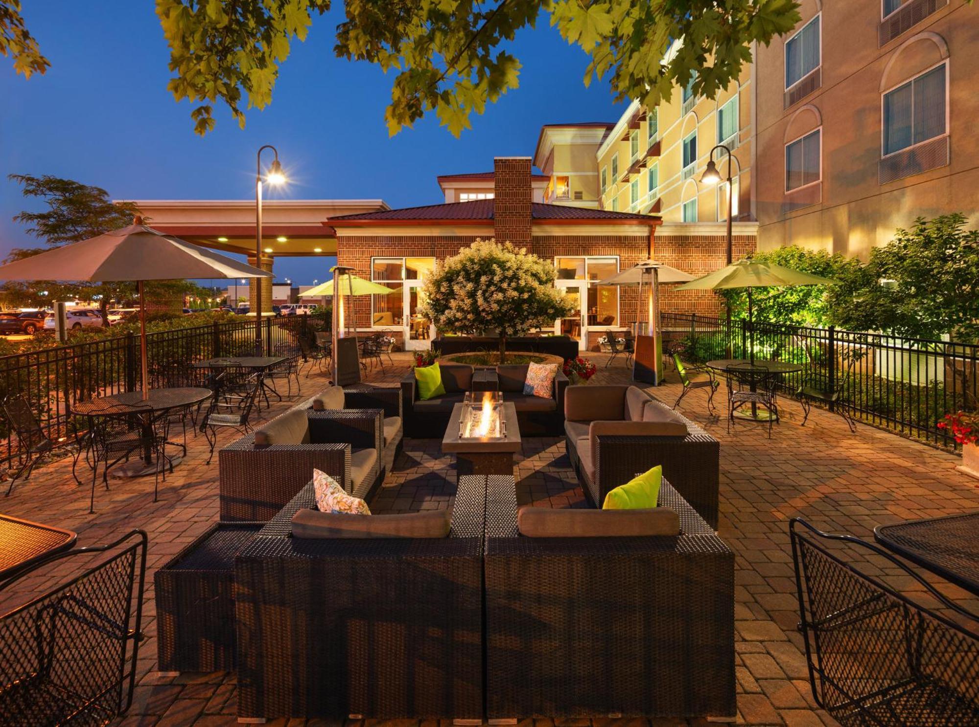 Holiday Inn Hotel & Suites Maple Grove Northwest Minneapolis-Arbor Lakes, An Ihg Hotel Exterior photo